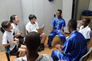 接受小记者访问