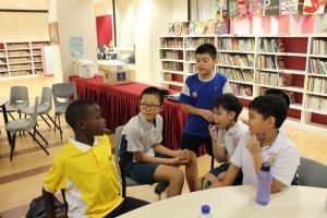 清节和同学们聊得很开心