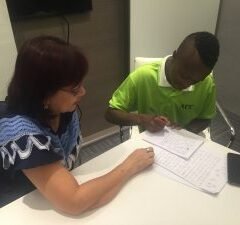 初到狮城 / 阿智