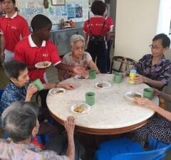 新加坡的老人很幸福 – 阿哲（小六）
